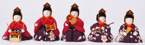 雛人形の豆知識 五人囃子と五楽人の違い – 真多呂人形博物館